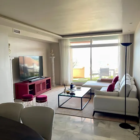 Apartment Lovely In Nueva Andalucia, With Spectacular Sea & Giblartar View *